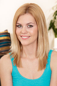 Izzy Delphine photo 30