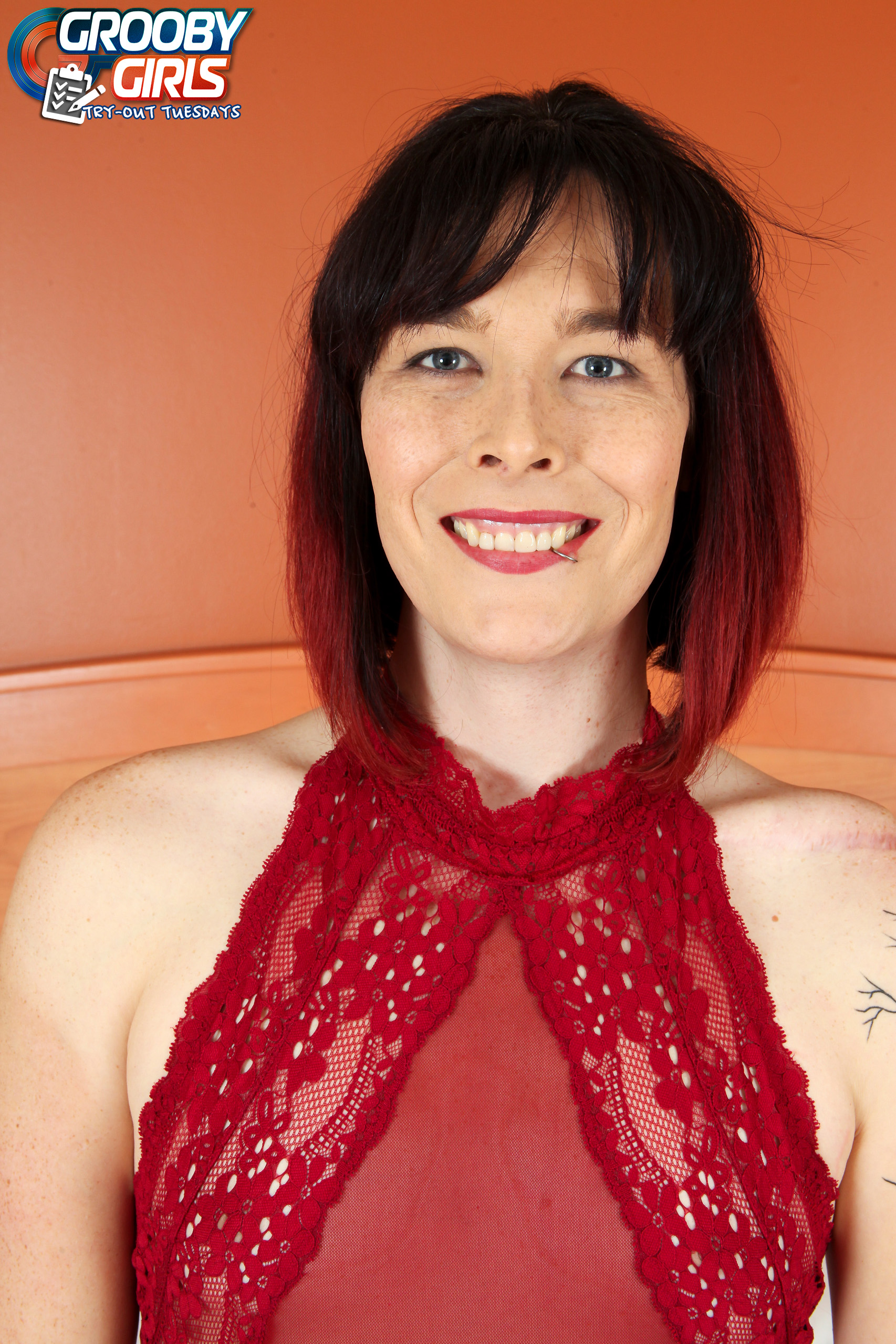 Elizabeth Luxure photo 2