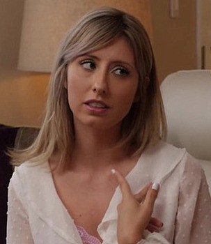 Daphne Dare photo 33
