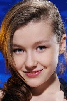 Emily Bloom photo 20