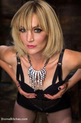 Mona Wales photo 41