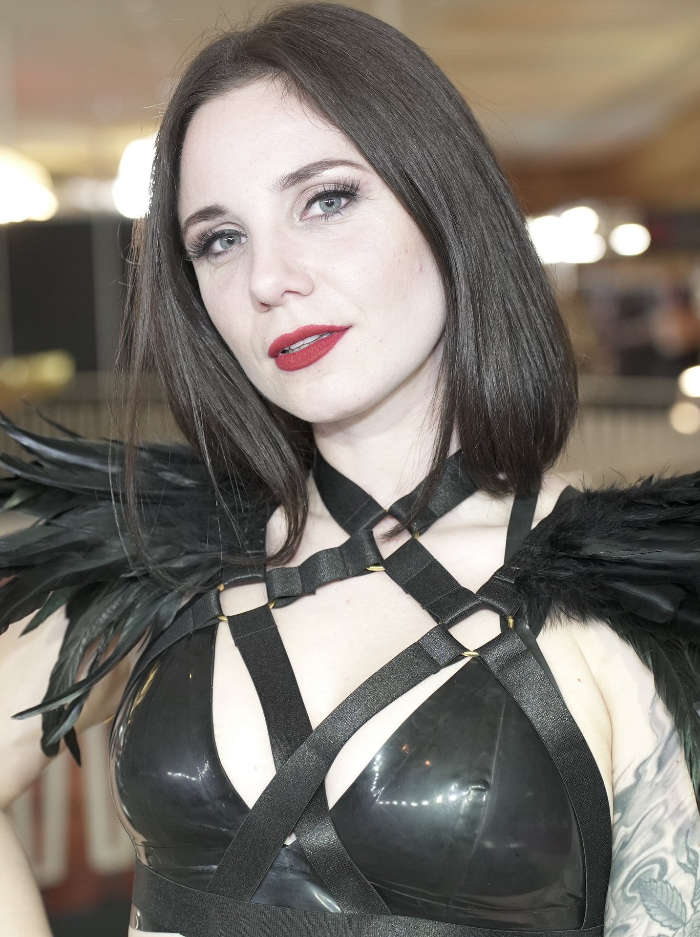 Emilia Star — fotos e vídeos +18