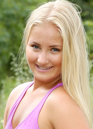 Cayla Lyons photo 10