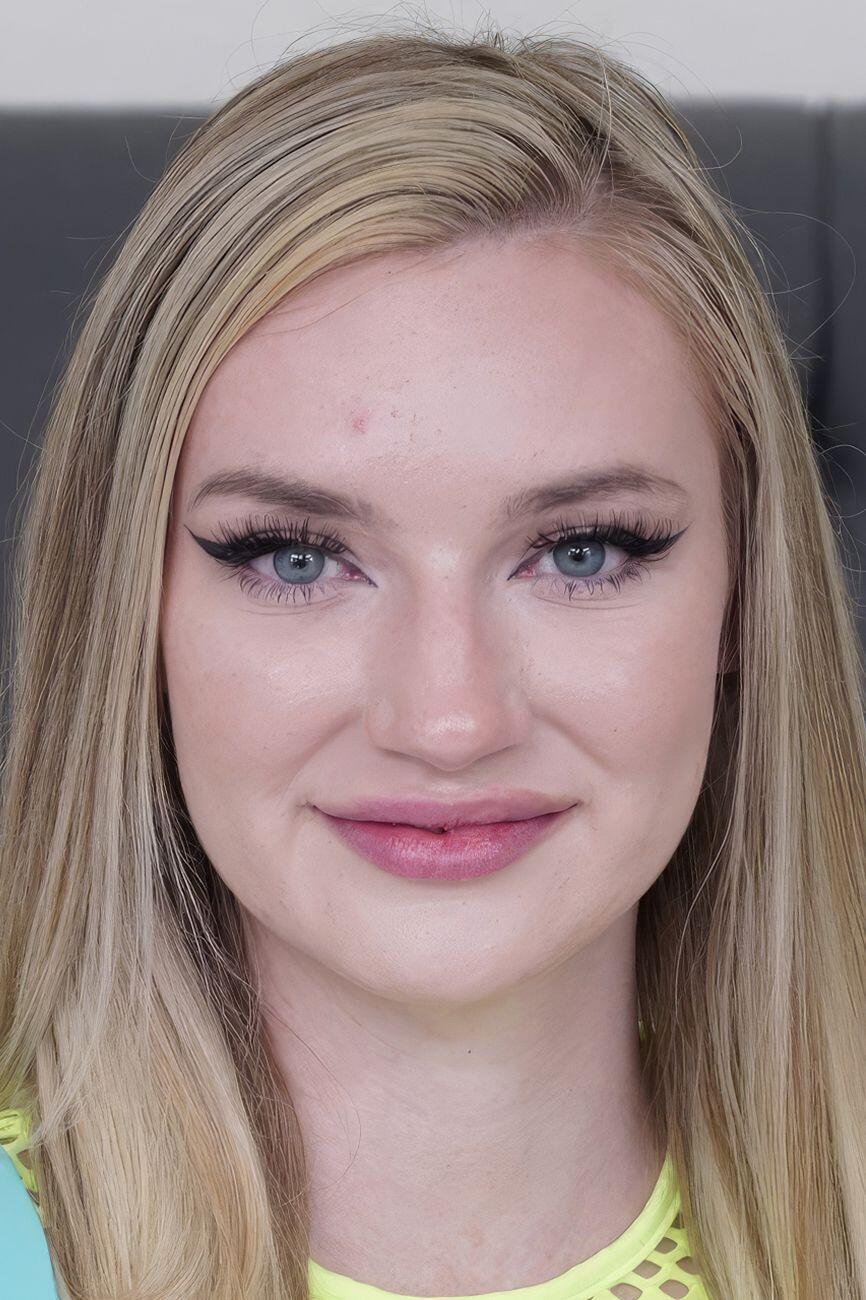 Daisy Lavoy photo 22
