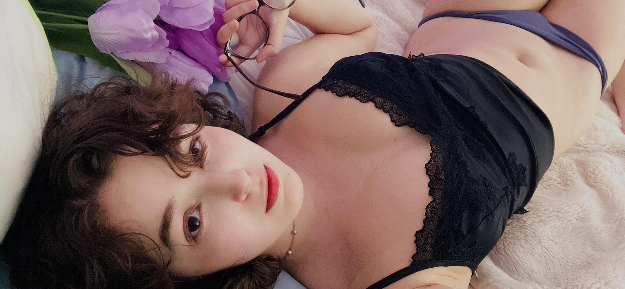 Leana Lovings photo 9