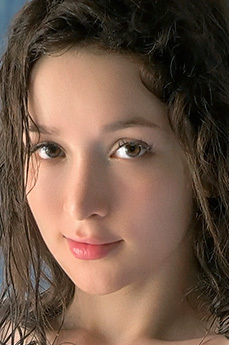 Ellie Leen photo 10