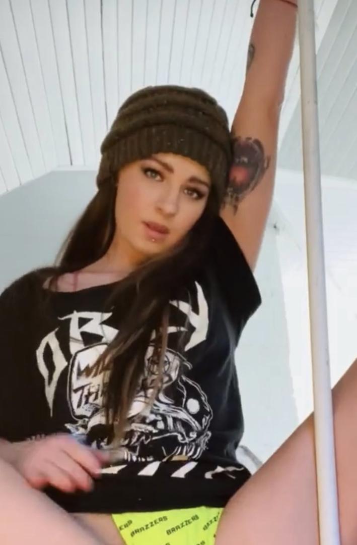 Avery Moon photo 19