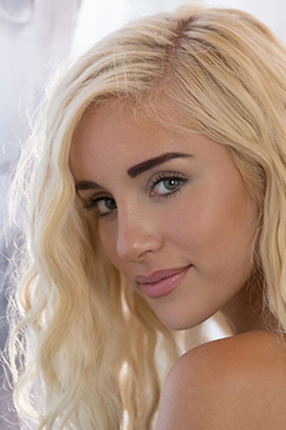 Naomi Woods photo 10