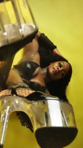 Goddess Satin — fotos e vídeos +18