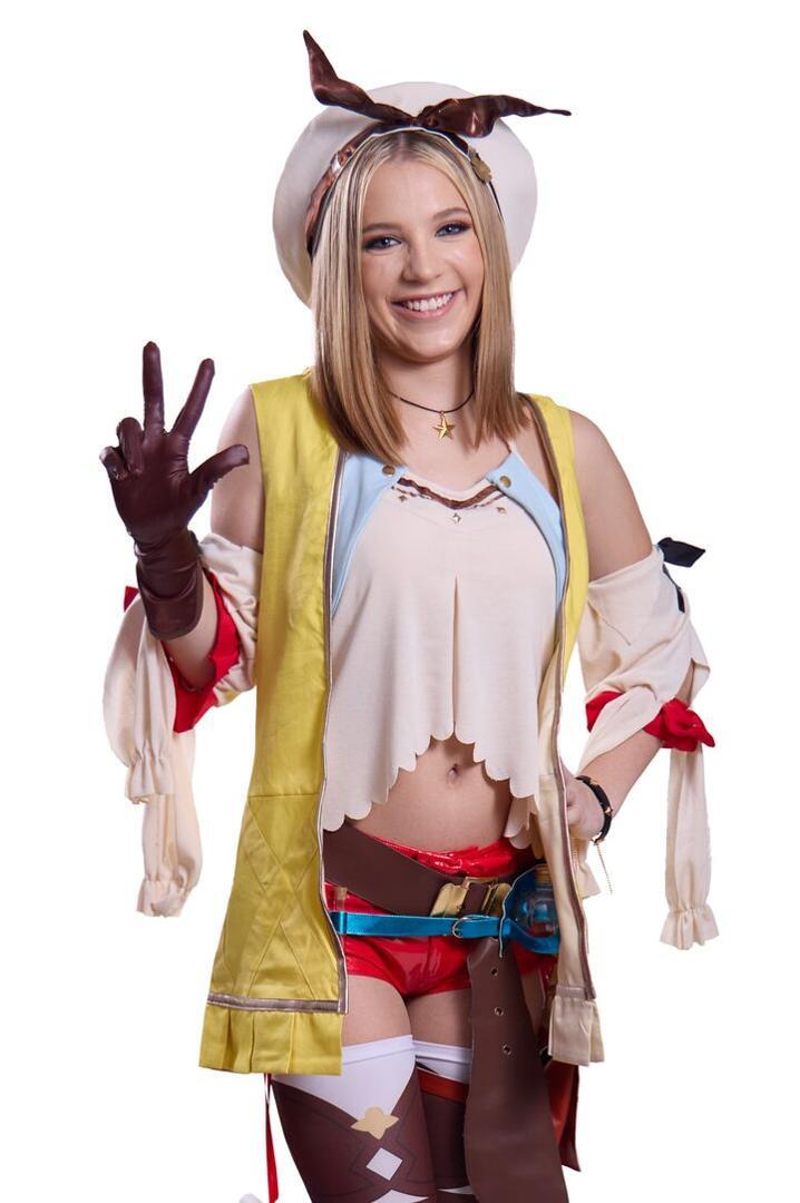 Becky Summer photo 3