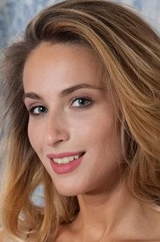 Cara Mell photo 13