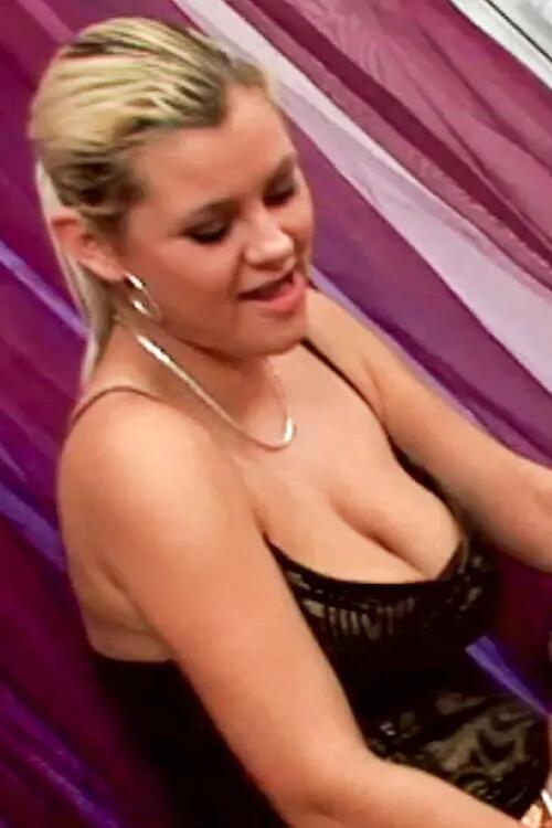 Alexa Bold photo 15