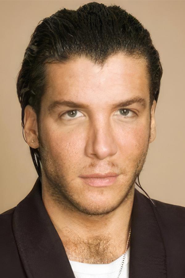 Mike Adriano photo 6