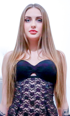 Lena Reif photo 5