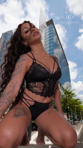 Gia Giantess — fotos e vídeos +18
