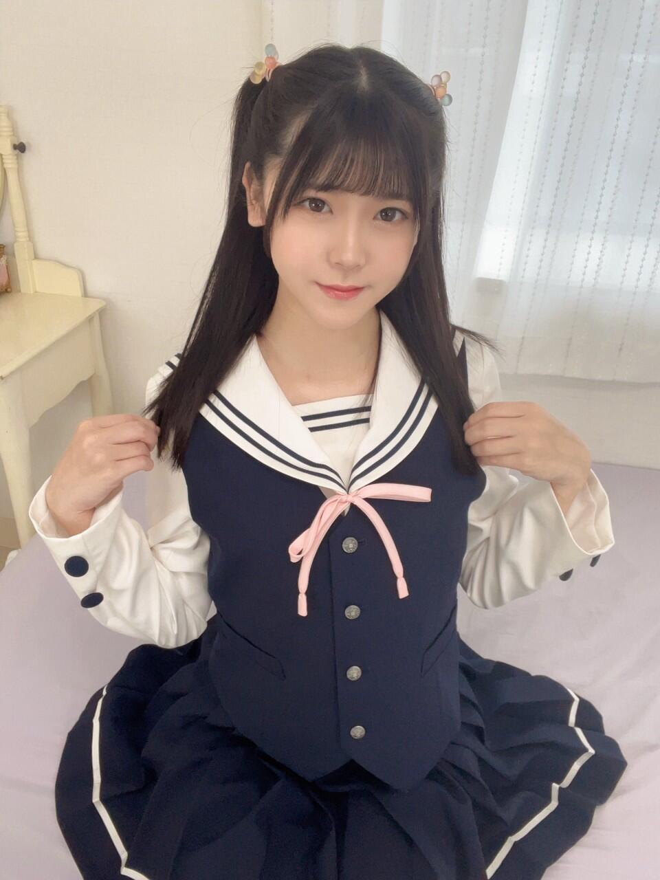 Akari Minase photo 5