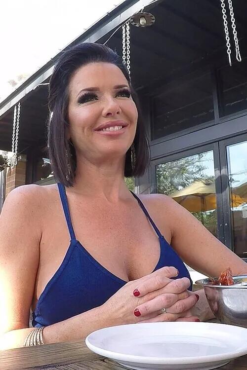 Veronica Avluv photo 48