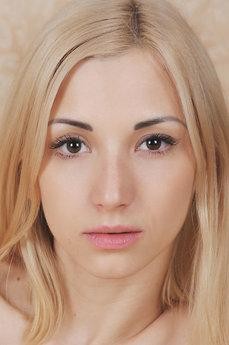 Anna De Ville photo 72