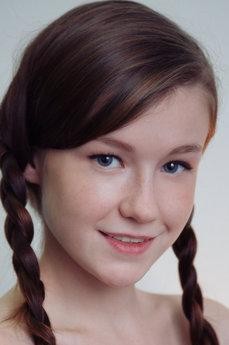Emily Bloom photo 23