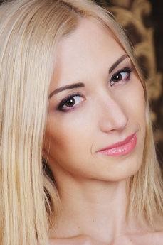 Anna De Ville photo 69