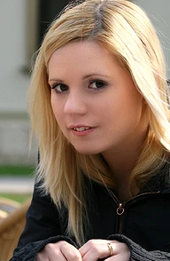 Yasmine Gold photo 27