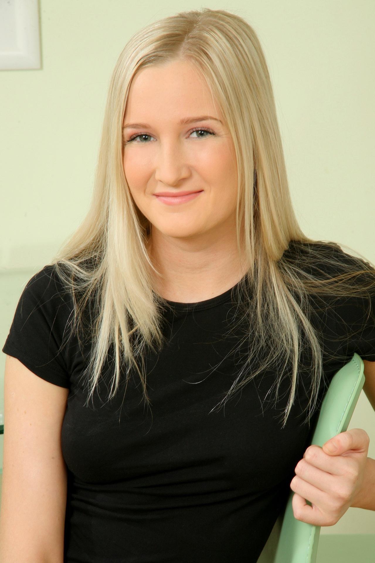 Ilona B photo 2