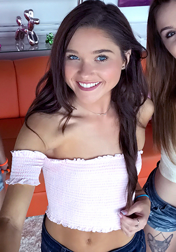 Zoe Bloom photo 6