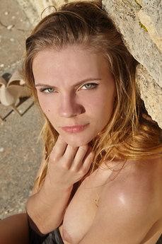 Elina De Leon photo 16