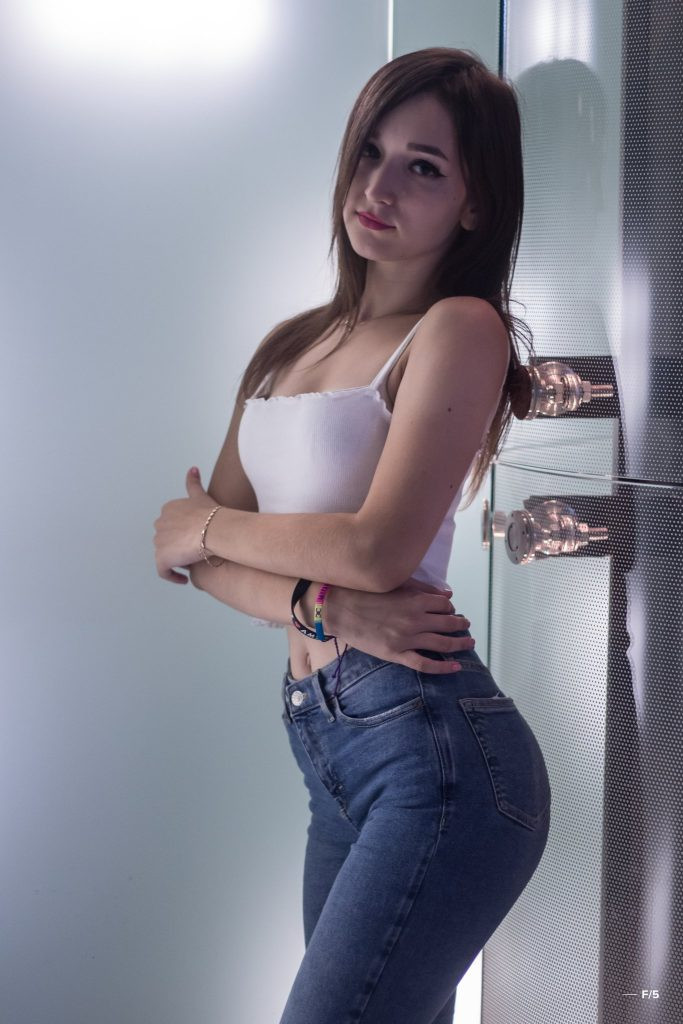 Ellie Leen photo 5