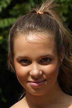 Liza Rowe photo 62