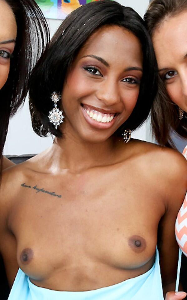Adriana Malao photo 10