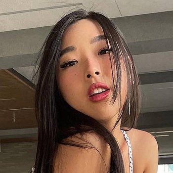 Elle Lee photo 9