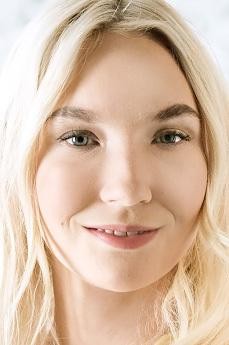 Claire Roos photo 36