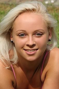 Naomi Nevena photo 31