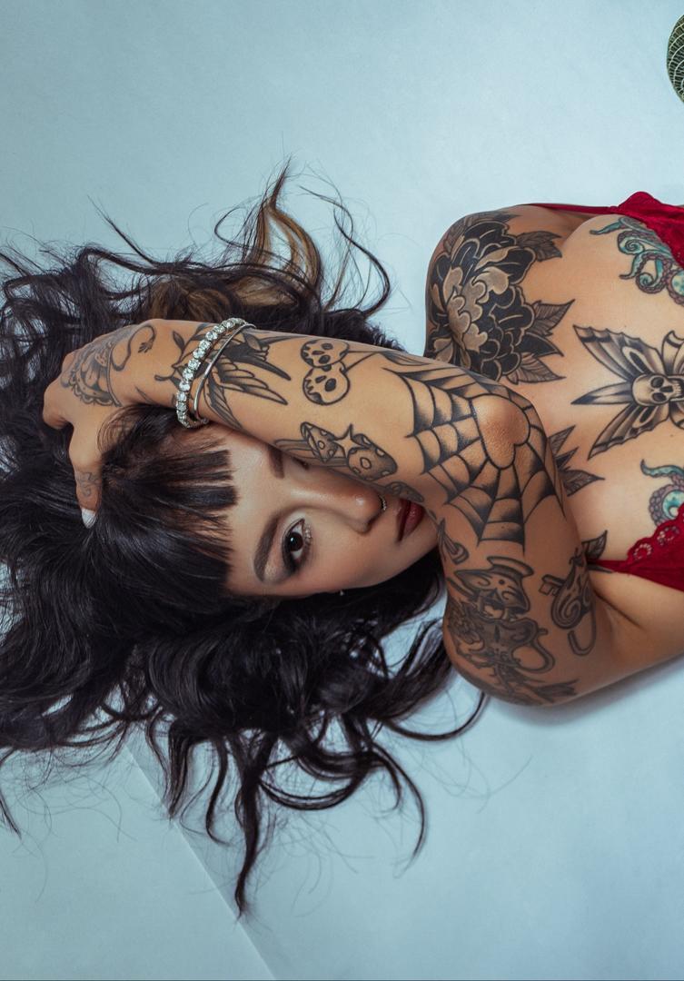 Alice Banks — fotos e vídeos +18