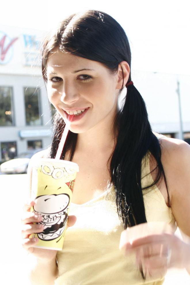 Rebeca Linares photo 30