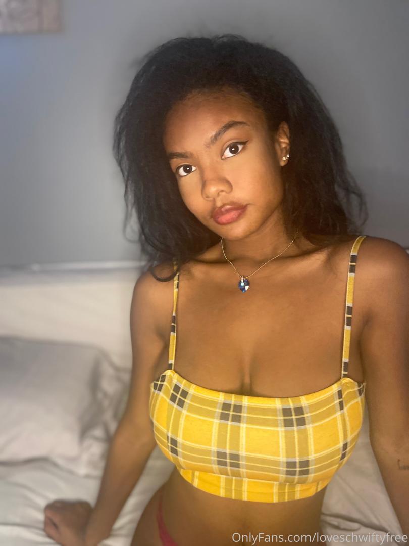 Amara Holloway photo 3