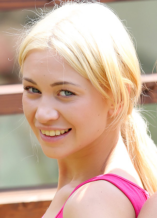 Lindsey Olsen photo 6