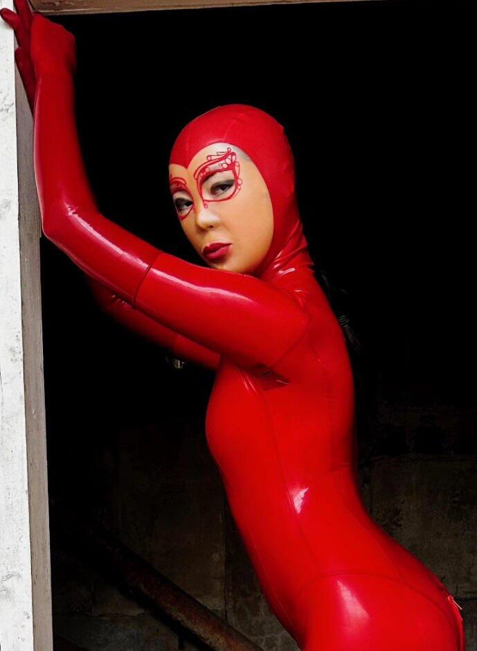 Asian Rubberdoll — fotos e vídeos +18