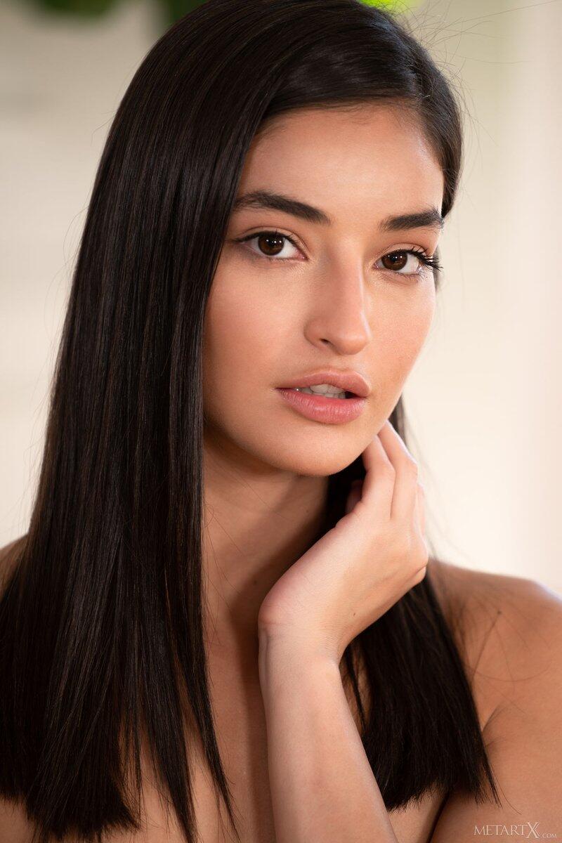 Emily Willis photo 36