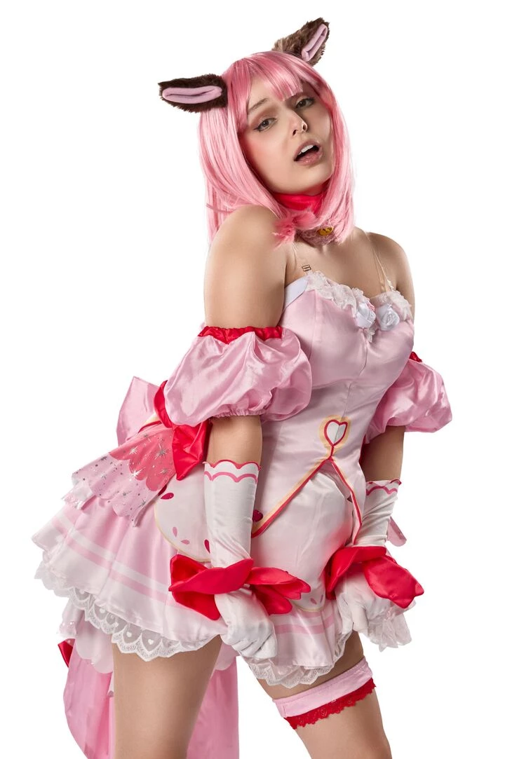 Leana Lovings photo 42