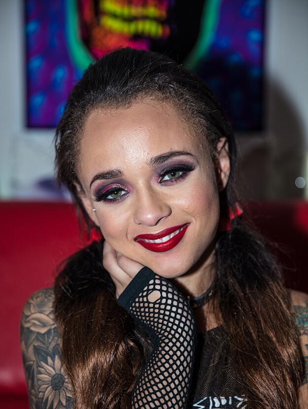 Holly Hendrix photo 21