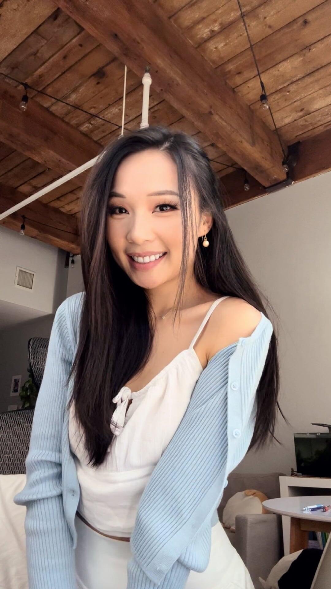Elle Lee photo 3