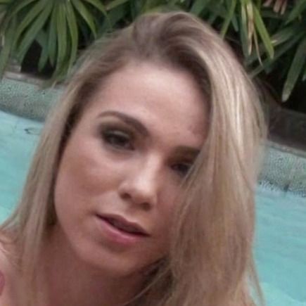 Flavia Oliveira photo 4
