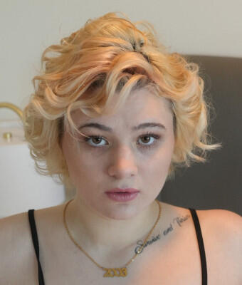 Ellie Smoke photo 11
