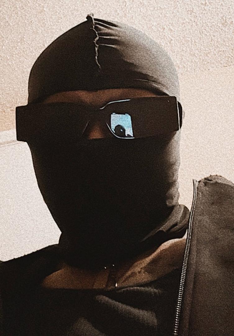 The Masked Vigilante — fotos e vídeos +18