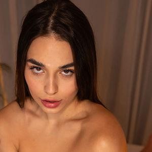 Milan Cheek photo 40