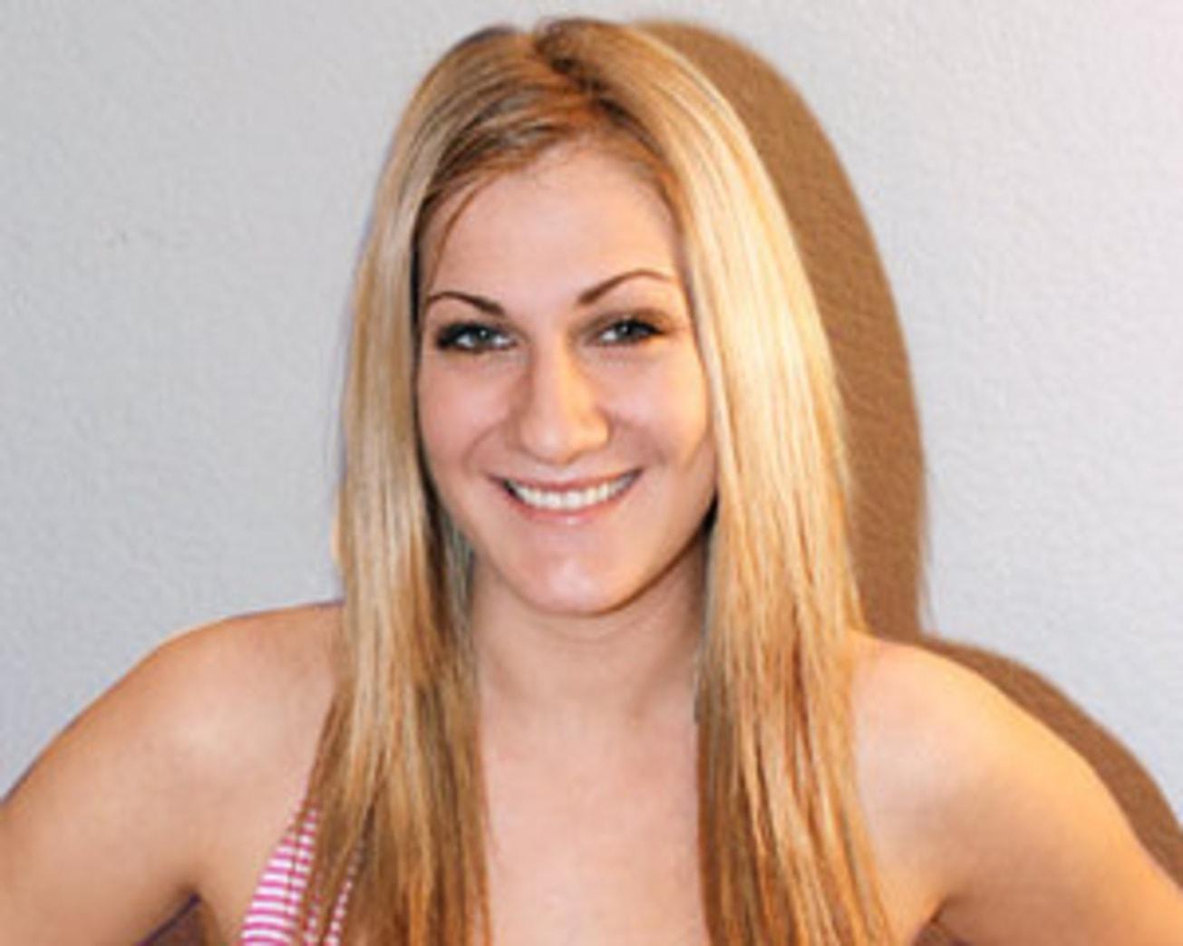 Hailey Benz photo 3