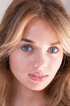 Keira Blue photo 6