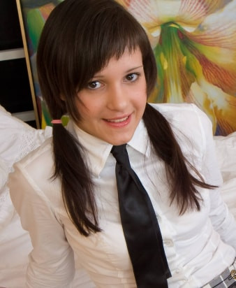 Iris Bond photo 4